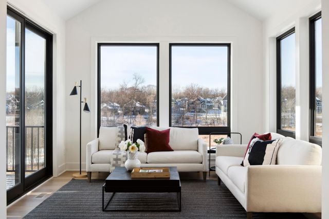 707 Ensconced Way, Chaska, MN 55318