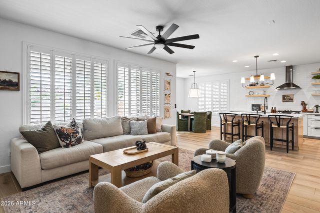 2435 E Narrowleaf Drive, Gilbert, AZ 85298