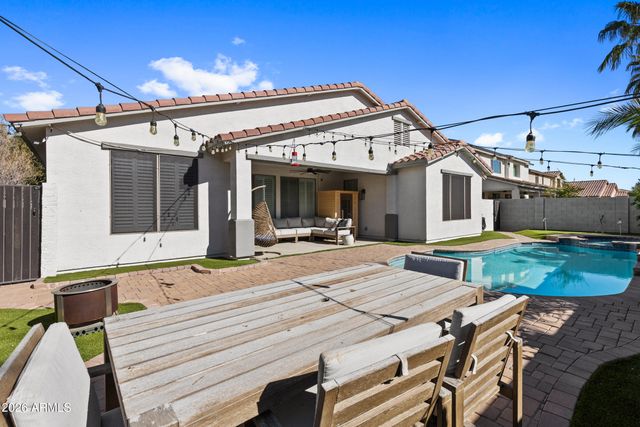 2435 E Narrowleaf Drive, Gilbert, AZ 85298