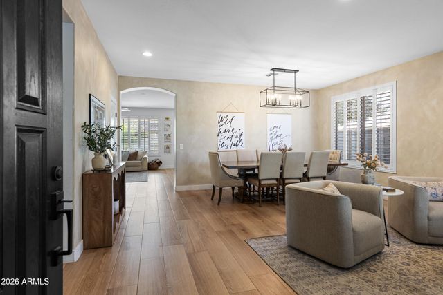 2435 E Narrowleaf Drive, Gilbert, AZ 85298