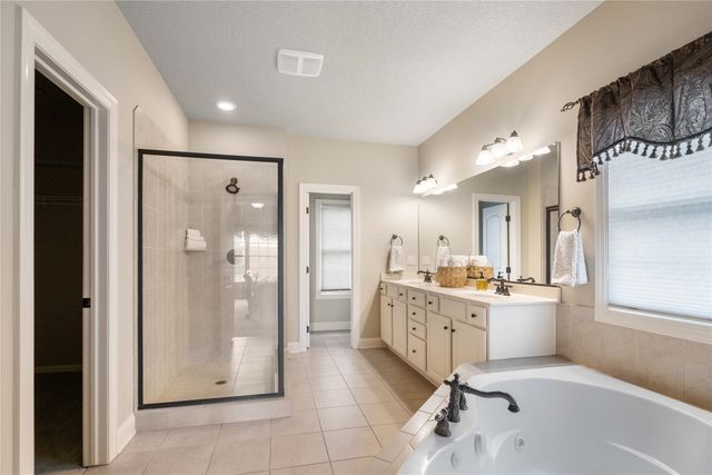 215 SW Stonegate Drive, Ankeny, IA 50023