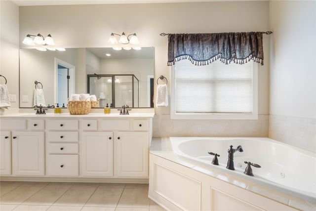 215 SW Stonegate Drive, Ankeny, IA 50023