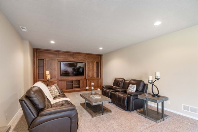 215 SW Stonegate Drive, Ankeny, IA 50023