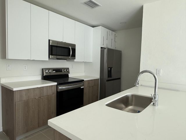 2526 Pierce Street 6, Hollywood, FL 33020