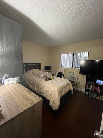351 Palm Way 201, Pembroke Pines, FL 33025