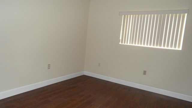 351 Palm Way 201, Pembroke Pines, FL 33025