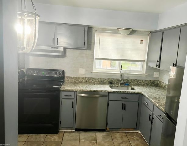 25344 Shiawassee Circle, Southfield, MI 48033