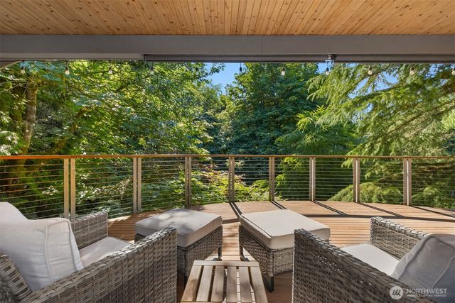 6575 NE Honeysuckle Lane, Bainbridge Island, WA 98110