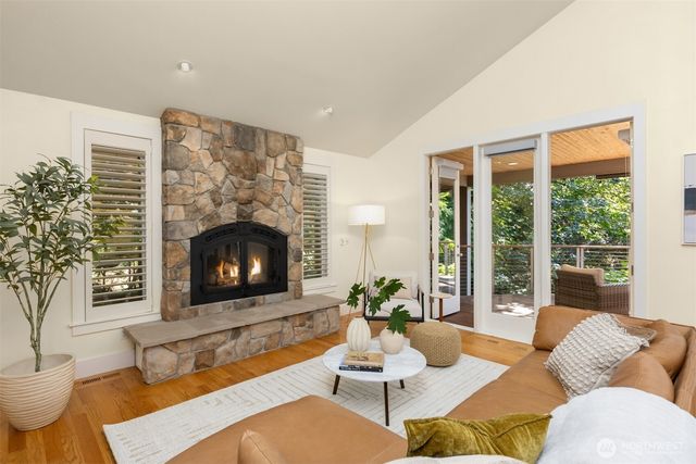 6575 NE Honeysuckle Lane, Bainbridge Island, WA 98110