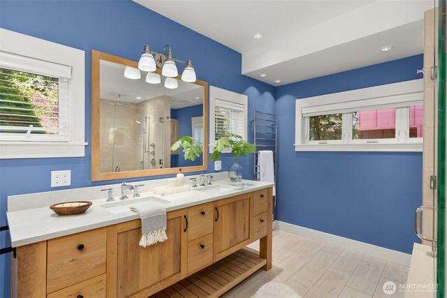 6575 NE Honeysuckle Lane, Bainbridge Island, WA 98110