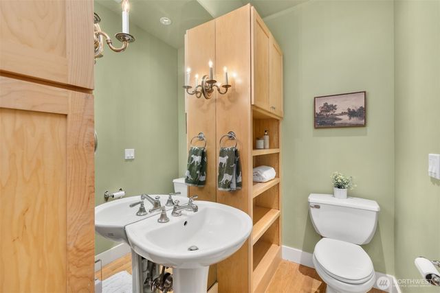 6575 NE Honeysuckle Lane, Bainbridge Island, WA 98110
