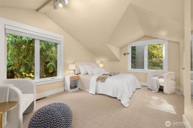6575 NE Honeysuckle Lane, Bainbridge Island, WA 98110