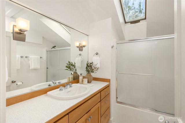 6575 NE Honeysuckle Lane, Bainbridge Island, WA 98110