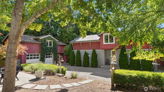 6575 NE Honeysuckle Lane, Bainbridge Island, WA 98110