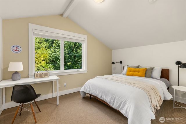 6575 NE Honeysuckle Lane, Bainbridge Island, WA 98110