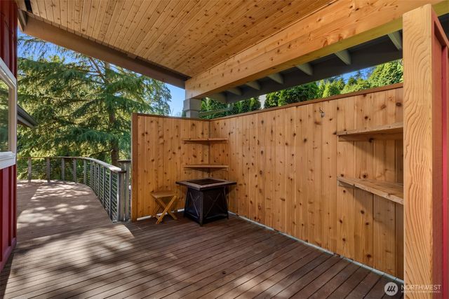 6575 NE Honeysuckle Lane, Bainbridge Island, WA 98110