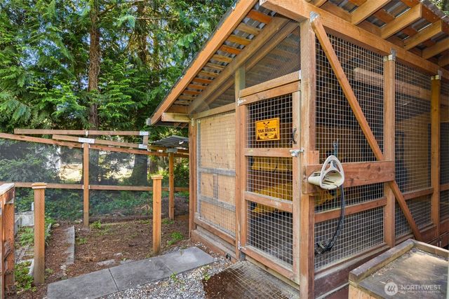 6575 NE Honeysuckle Lane, Bainbridge Island, WA 98110