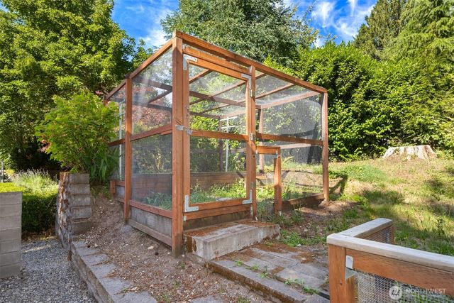 6575 NE Honeysuckle Lane, Bainbridge Island, WA 98110