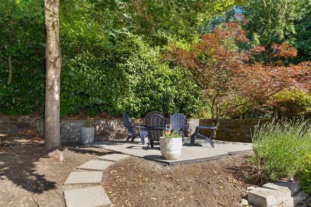 6575 NE Honeysuckle Lane, Bainbridge Island, WA 98110