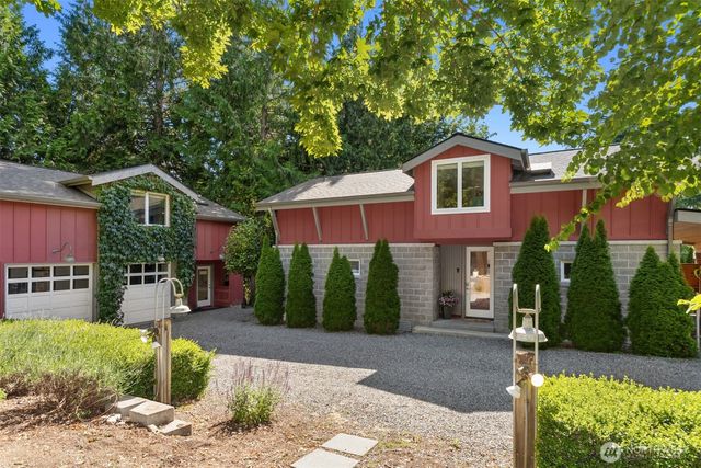 6575 NE Honeysuckle Lane, Bainbridge Island, WA 98110