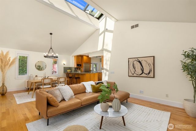 6575 NE Honeysuckle Lane, Bainbridge Island, WA 98110