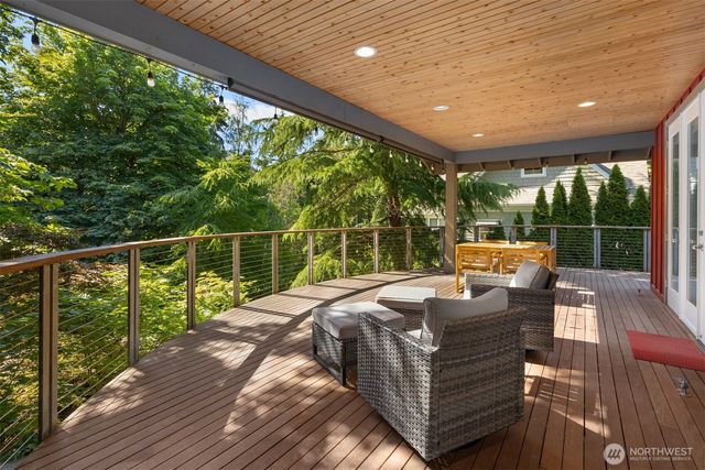 6575 NE Honeysuckle Lane, Bainbridge Island, WA 98110