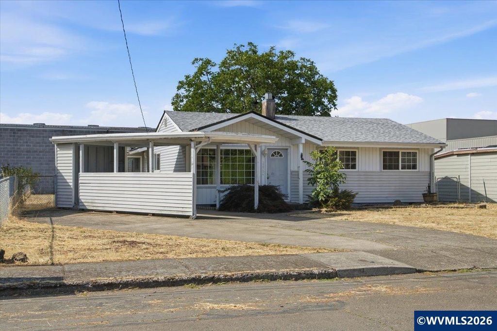 Image 1 of property listing at 2270 Hoyt St SE, Salem, OR 97302
