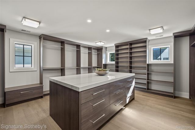 1120 Lyonhurst Street, Birmingham, MI 48009