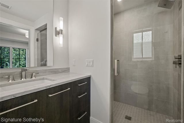 1120 Lyonhurst Street, Birmingham, MI 48009