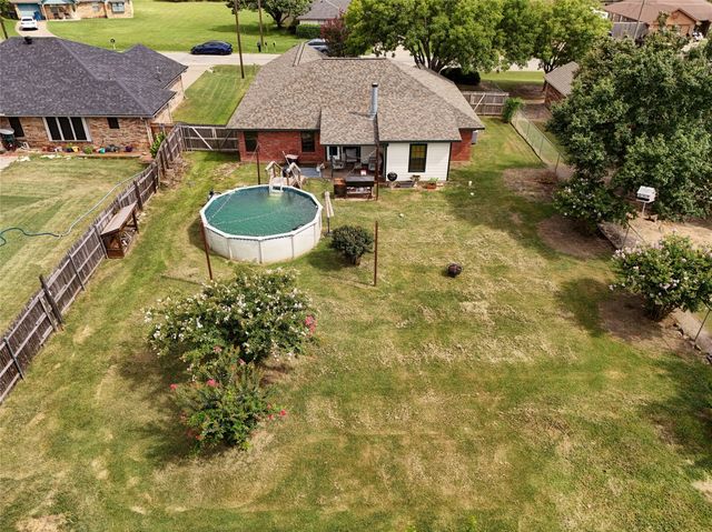 3952 Country Meadows Circle, Granbury, TX 76049