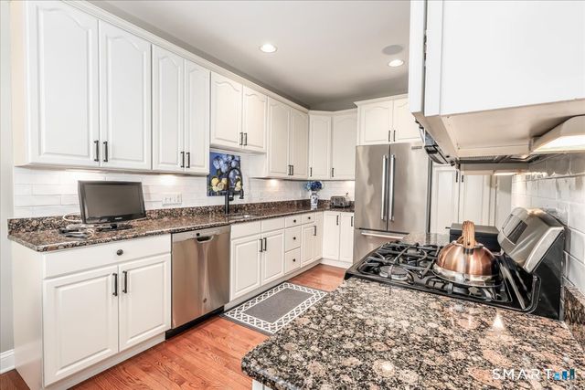 18 Lawrence Avenue 18, Danbury, CT 06810