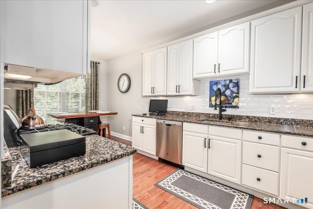18 Lawrence Avenue 18, Danbury, CT 06810