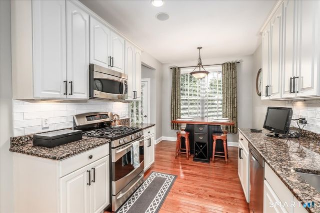 18 Lawrence Avenue 18, Danbury, CT 06810