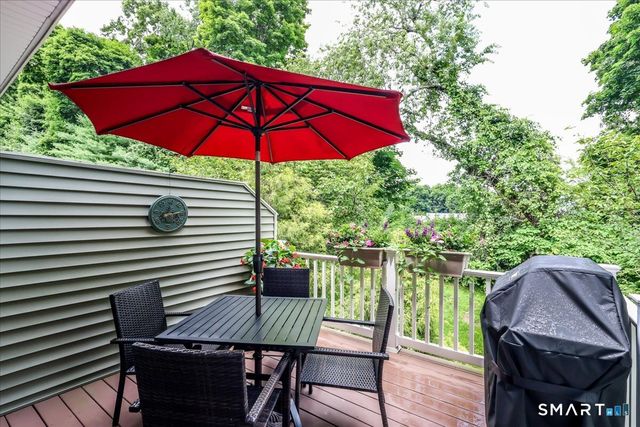 18 Lawrence Avenue 18, Danbury, CT 06810