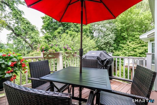 18 Lawrence Avenue 18, Danbury, CT 06810