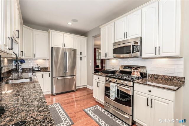 18 Lawrence Avenue 18, Danbury, CT 06810