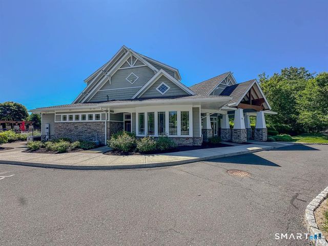 18 Lawrence Avenue 18, Danbury, CT 06810