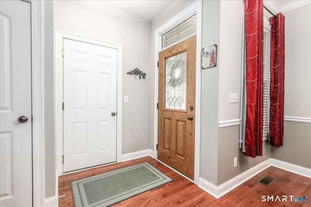 18 Lawrence Avenue 18, Danbury, CT 06810