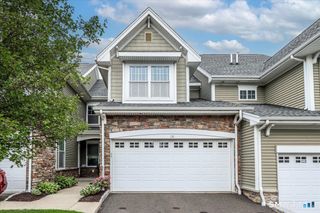 18 Lawrence Avenue 18, Danbury, CT 06810