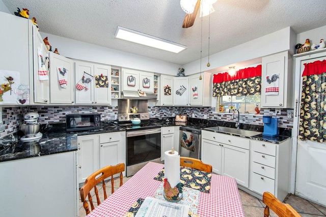 203 Dorothy St, Thibodaux, LA 70301