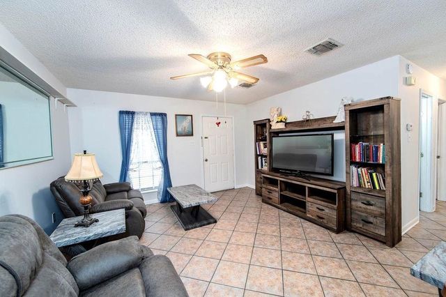 203 Dorothy St, Thibodaux, LA 70301