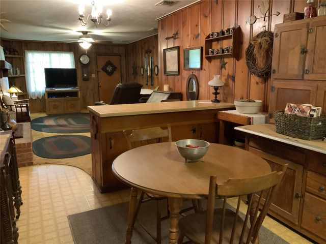16926 County Road 4336, Larue, TX 75770