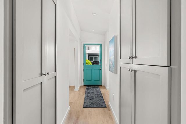 20 El Paseo Street, Newport Beach, CA 92663