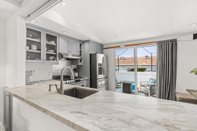 20 El Paseo Street, Newport Beach, CA 92663