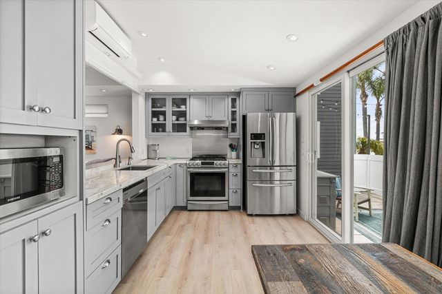 20 El Paseo Street, Newport Beach, CA 92663