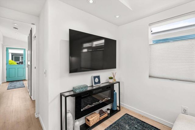 20 El Paseo Street, Newport Beach, CA 92663