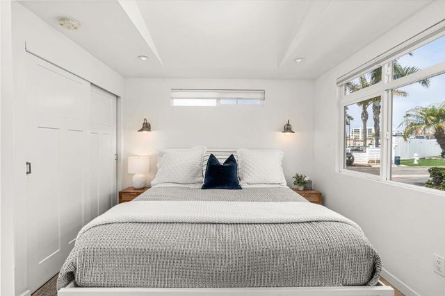 20 El Paseo Street, Newport Beach, CA 92663