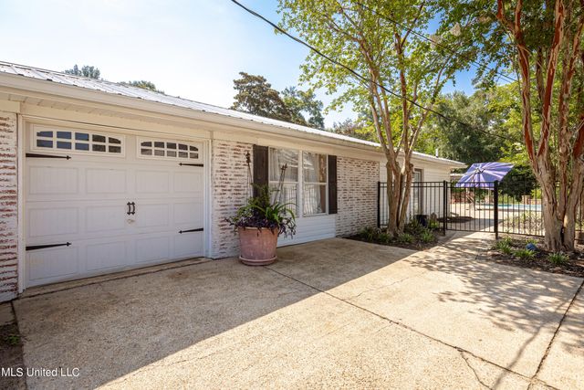 1802 Stuart Avenue, Ocean Springs, MS 39564
