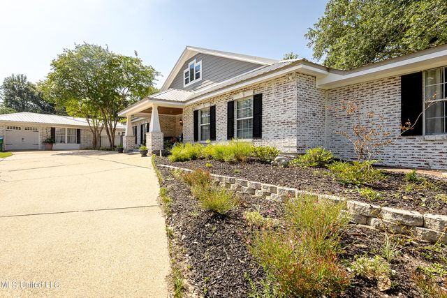 1802 Stuart Avenue, Ocean Springs, MS 39564