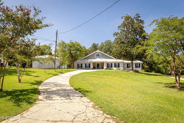 1802 Stuart Avenue, Ocean Springs, MS 39564